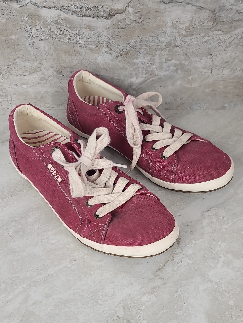 Taos STAR Pink-Red Casual Comfort Lace-Up Canvas Low Top Sneakers 9.5